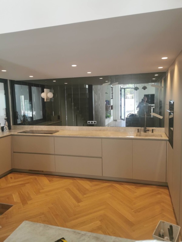 Crédence de cuisine en miroir sur mesure à Marseille