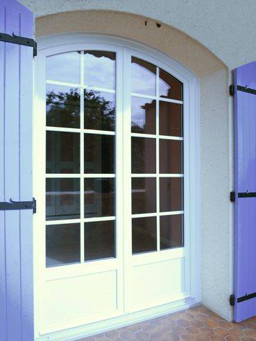 Fourniture et pose porte-fenêtre cintrée PVC La Ciotat